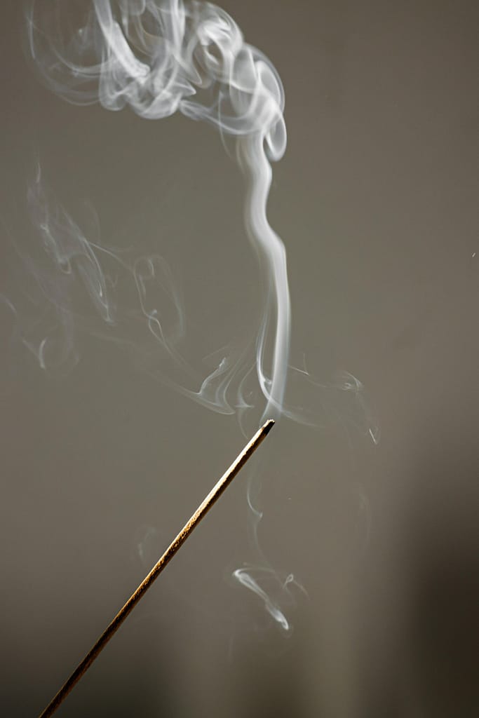 Add an aromatic scent to the ritual